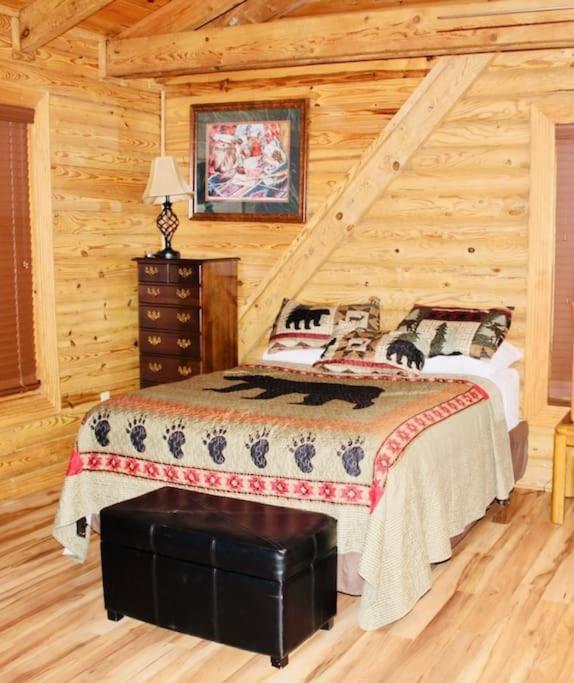 Rustic Black Bear Cabin Pigeon Forge Eksteriør bilde