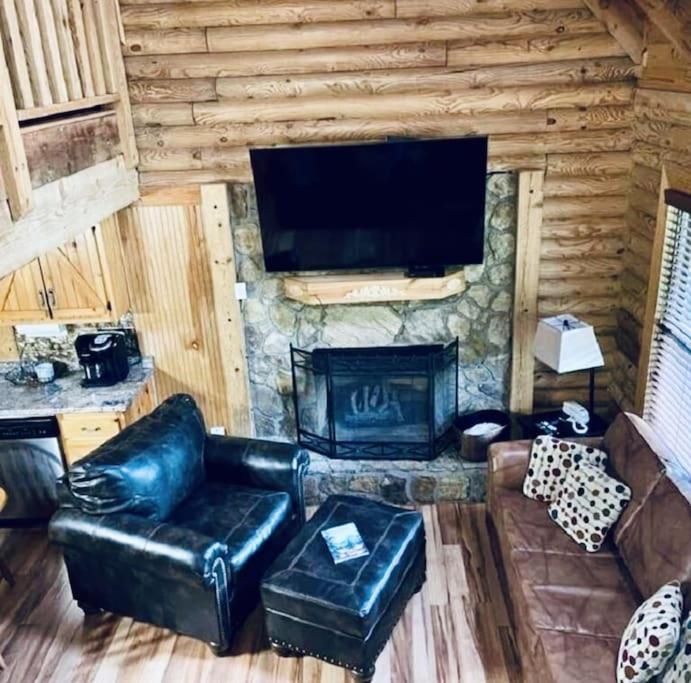 Rustic Black Bear Cabin Pigeon Forge Eksteriør bilde