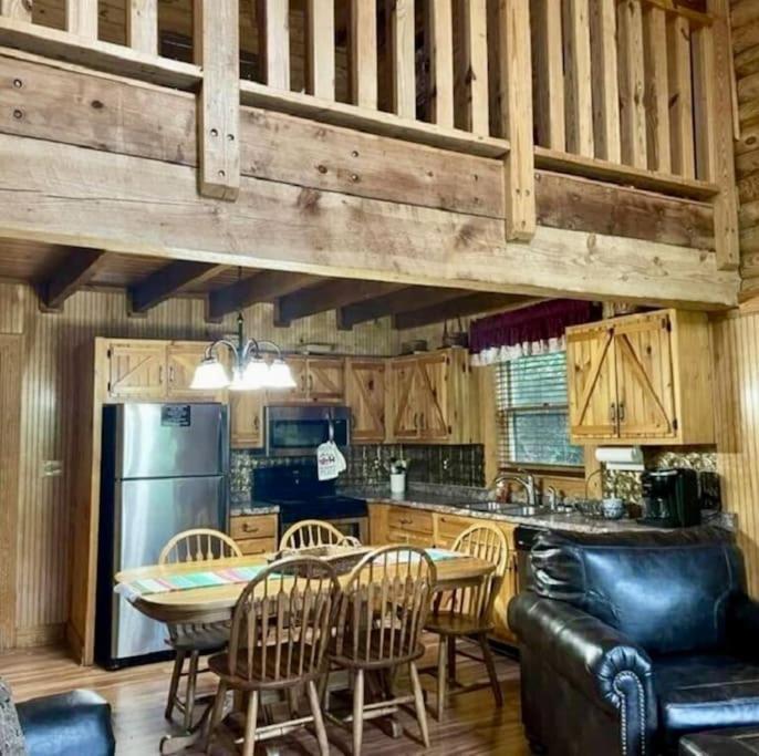 Rustic Black Bear Cabin Pigeon Forge Eksteriør bilde