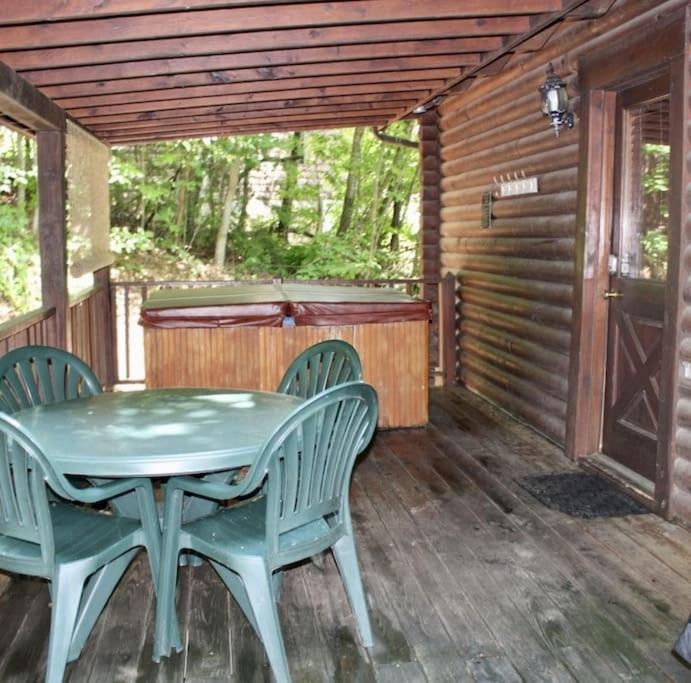 Rustic Black Bear Cabin Pigeon Forge Eksteriør bilde